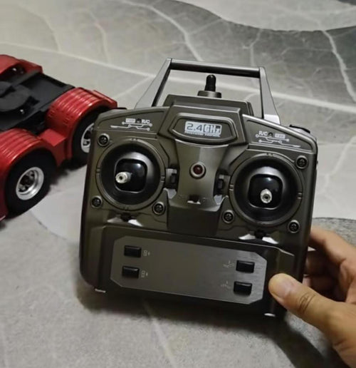 Caminhão Mercedes-Benz L-1113 Truck RC – Escala 1/24 (Controle Remoto)