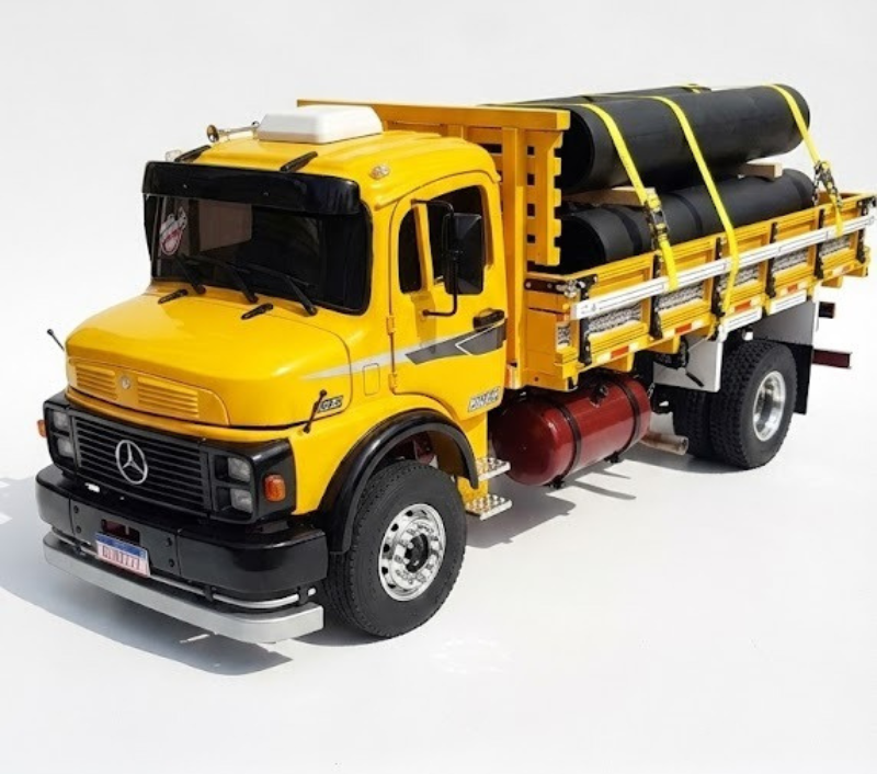 Miniatura Caminhão Mercedes-Benz 1635 "Bicudo" Carroceria - 1/14 (Controle Remoto)