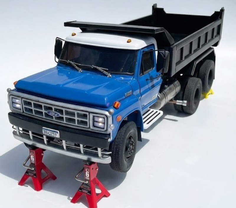 Miniatura Caminhão Ford F-11000 Basculante 6x4 - Escala 1/14 (Controle Remoto)