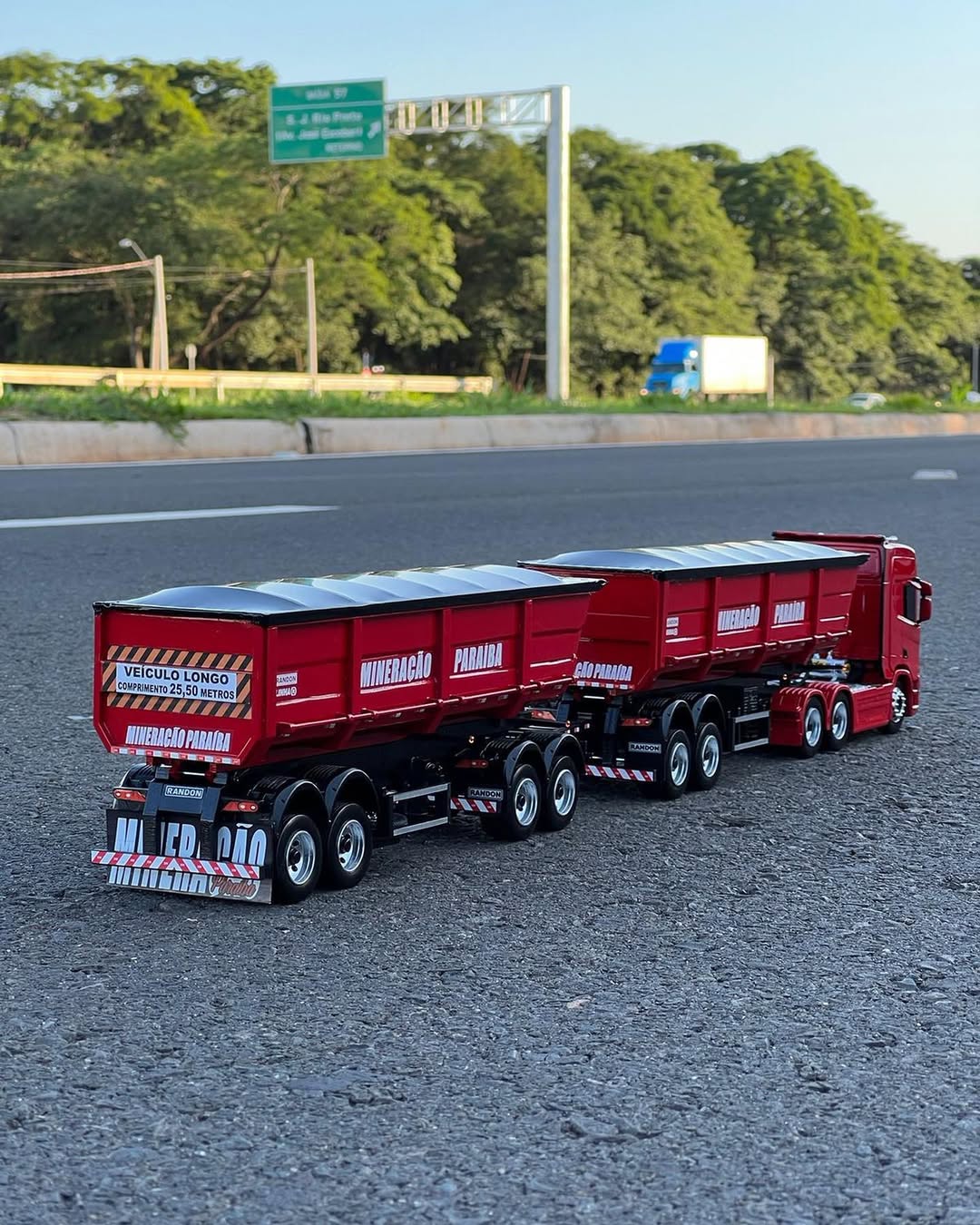 Miniatura Scania NTG R440 + Rodocaçamba Randon – Escala 1/24
