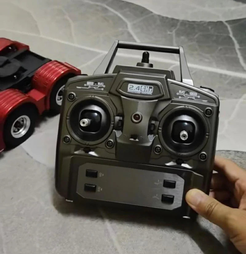 Miniatura Caminhão Scania S-Series 8x4 - Escala 1/14 (Controle Remoto)