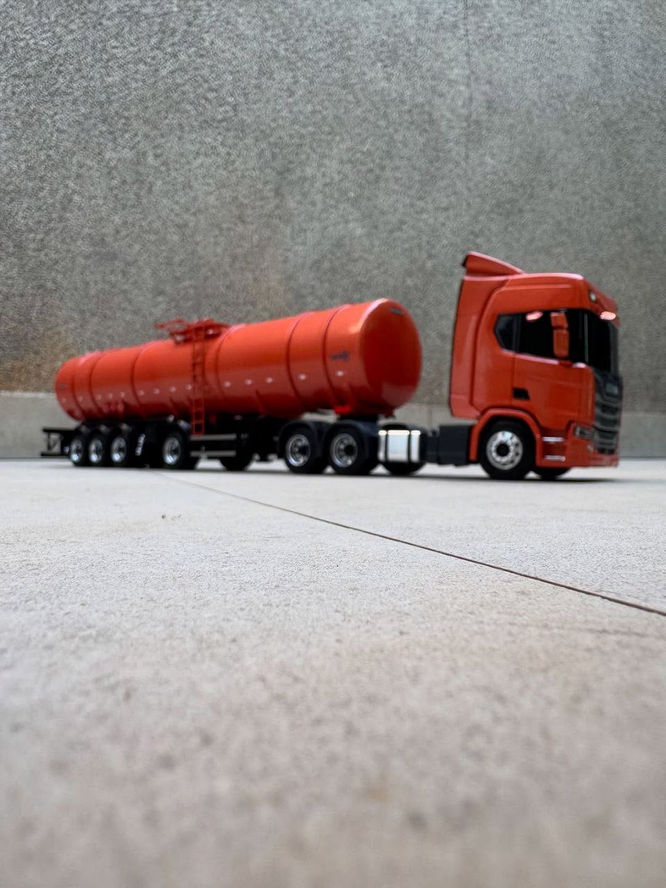 Miniatura Scania NTG + Carreta Tanque 4 Eixos – Escala 1/24