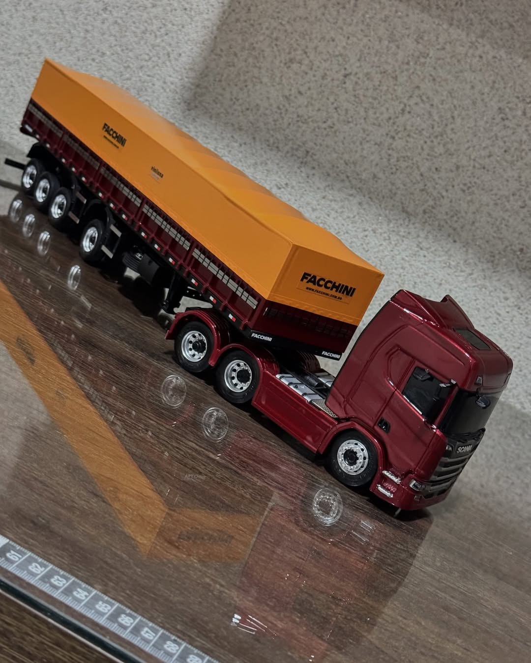 Miniatura Scania NTG + Carreta 4 Eixos Facchini – Escala 1/24 (Personalizável)