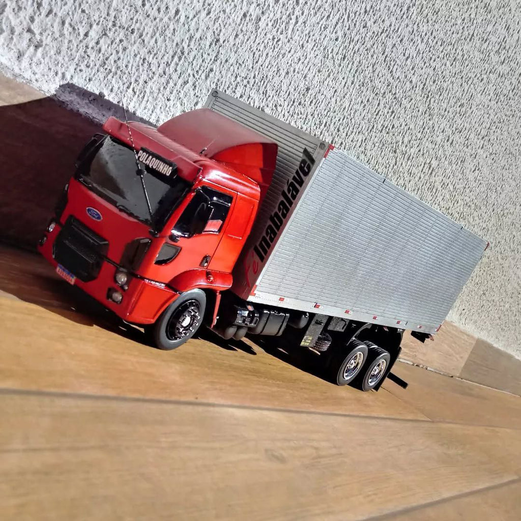 Miniatura Ford Cargo 2428 Baú (Escala 1/24)